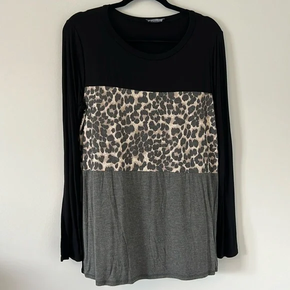 Long sleeve top with leopard print center - Picture 1 of 3